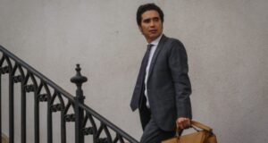 Gabinete fue ’invitado’ por ministro Briones a rebajar sus sueldos un 30% ante crisis por Covid-19