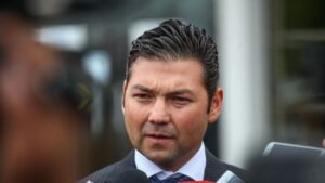 “Aquellos que se ha dispuesto cuarentena deben cumplir con aquellas reglas dadas por la autoridad sanitaria”.