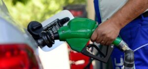 Una baja de seis pesos sufrieron las bencinas