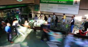Gobierno anuncia querella contra mujer con Covid-19 que llegó a supermercado en Las Condes