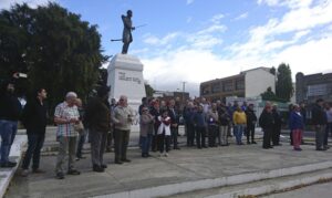 Exuniformados honraron a Arturo Prat  y condenaron ataque al Monumento  a los Héroes de Iquique