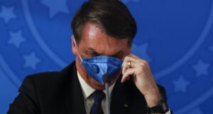 Bolsonaro califica al coronavirus de 