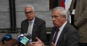 Mañalich afirma que no caerán en una 