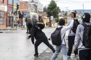 Padres serán civilmente responsables de ilícitos que cometan menores de edad en manifestaciones