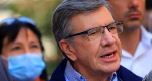 Lavín amenaza con millonarias multas a vecinos de Las Condes que incumplan cuarentena del Minsal