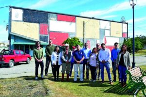 Iniciaron los trabajos para restaurar el Cine de Cerro Sombrero