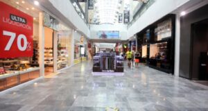 Anuncian cierre de malls: abrirán sus farmacias, supermercados, bancos, centros médicos y ferreteros