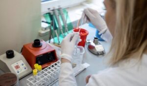 Minsal confirma décimo caso de coronavirus en Chile: es un adolescente que estuvo en Italia