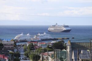 Cruceros extranjeros abandonan aguas regionales sin desembarcar en Punta Arenas