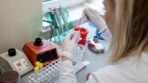 Salud activa protocolos por tres personas con sospechas  de coronavirus: exámenes fueron enviados al ISP