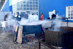 Municipalidad, Ejército y Sindicato de Petroleros entregan comida a familias vulnerables