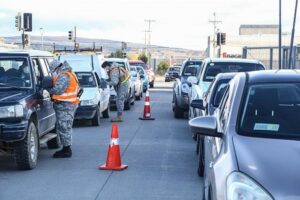 Reabren los Unimarc pero siguen aglomeraciones en otros supermercados