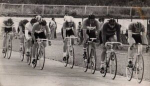 Los años dorados del ciclismo regional que se añoran en el velódromo del Ramón Cañas