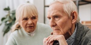 Hijos narran la angustia de tener a padres adultos mayores con Covid-19