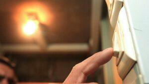 Estudio prevé que cuentas de electricidad y gas podrían subir 17%