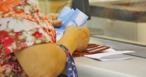Estudio: uno de cada tres chilenos endeudados caerá en la morosidad por crisis sanitaria