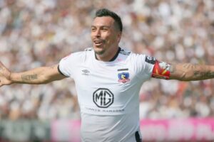 Esteban Paredes: “Con todo lo que ha pasado es difícil pensar en el retiro”