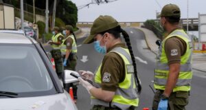 67 Carabineros están contagiados de coronavirus: 4 son guardias de Palacio y 7 están hospitalizados