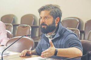 “Por lo que he conversado con los expertos en la materia sí, se debería mantener la cuarentena”