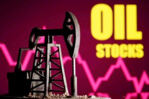 Colapsa el mercado del petróleo en EEUU: barril sufre una caída dramática y cerró en negativo