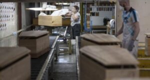 Las funerarias en Francia desbordadas por el elevado número de muertes por el Coronavirus