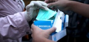 Farmacias indican que stock de mascarillas, guantes y alcohol gel no llegará