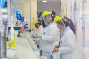 Personal de farmacias preocupados por su salud