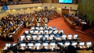Senado descarta rebaja transitoria del 50% de la dieta parlamentaria