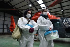 En helicóptero trasladaron las muestras de PCR realizadas en Puerto Edén