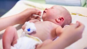 Mujer con Covid-19 dio a luz en el Hospital Clínico: madre e hijo se recuperan en buenas condiciones