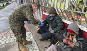 Personal de Ejército en operativo médico a personas en situación de calle