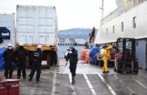 Cumpliendo estrictos protocolos Puerto Williams fue abastecida