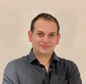 Marcelo Navarrete: el doctor que está al frente del laboratorio que detecta la presencia del Covid-19