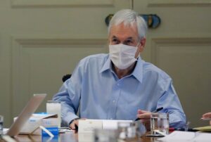 Aprobación del Presidente cae dos puntos (19%) y casi un 80% cree que los chilenos no se toman en serio la crisis