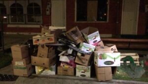 Irresponsabilidad de locatarios acumula basura en diversos sectores