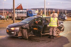 Accidente en el “Cruce de la Muerte” dejó a dos personas lesionadas