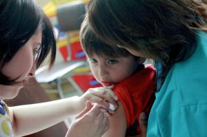 Campaña de vacunación contra la Influenza para párvulos iniciará una semana después de finalizar cuarentena