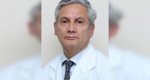 Muere primer médico por Covid-19 en el país: trabajaba como gastroenterólogo en H. Sótero del Río