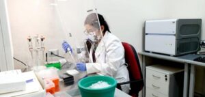 Seremi de Salud asegura stock de pruebas PCR en Magallanes y están a la espera del arribo de 5 mil test