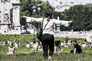 Francia dará vales de vacaciones para el verano
