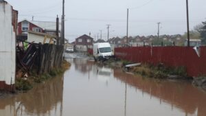 Nuevamente vecinos sufren inundaciones