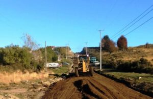 Reparan más de 10 kilómetros de caminos periurbanos