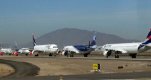 Gobierno compromete ayuda para la industria aeronáutica, pero descarta disminuir impuestos