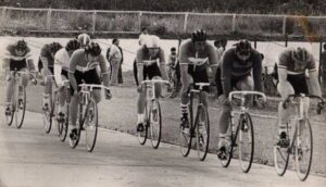 En el ciclismo regional de la década de 1973 al 1987 “Aparece la figura de Alfredo Lanza”