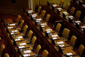 Cámara suspende sesión de este jueves por resultado positivo de COVID-19 en hija de funcionario