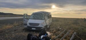 Volcamiento en ruta deja dos lesionados