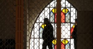 Detienen a pastor evangélico por convocar y liderar culto religioso de más de 50 personas en Hualpén