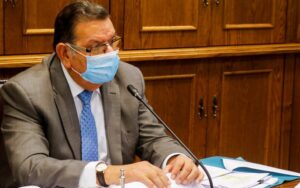 Primer parlamentario contagiado: confirman que senador Rabindranath Quinteros tiene Covid-19