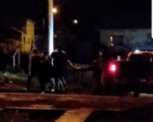 Denuncia de vecinos por ruidos molestos terminó con violenta agresión a Carabineros