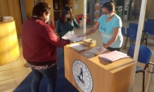 Universidad de Magallanes entrega 150 computadores y 250 routers a estudiantes para sus clases online
